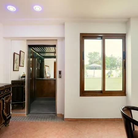 Villa Nine Bedroom With Swimming Pool And Lift *