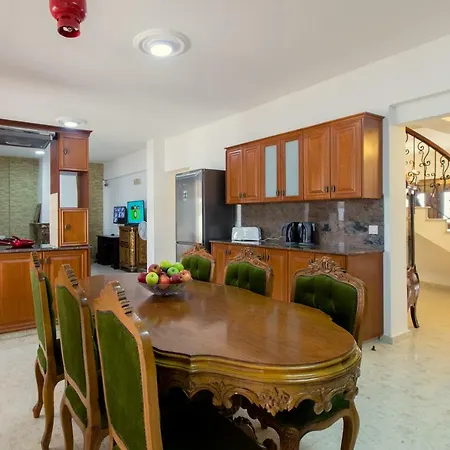 Nine Bedroom With Swimming Pool And Lift Villa *