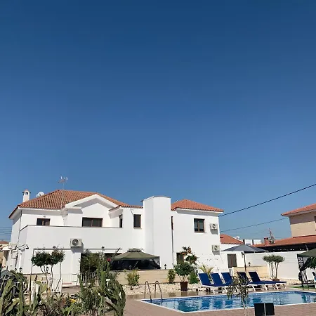 Villa Nine Bedroom With Swimming Pool And Lift *