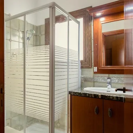Nine Bedroom With Swimming Pool And Lift
