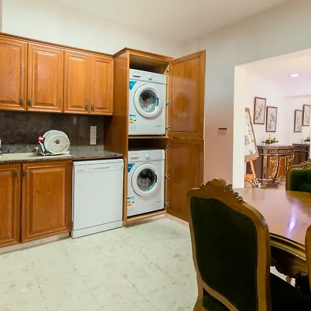 Nine Bedroom With Swimming Pool And Lift لارنكا