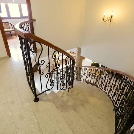 فيلة Nine Bedroom With Swimming Pool And Lift