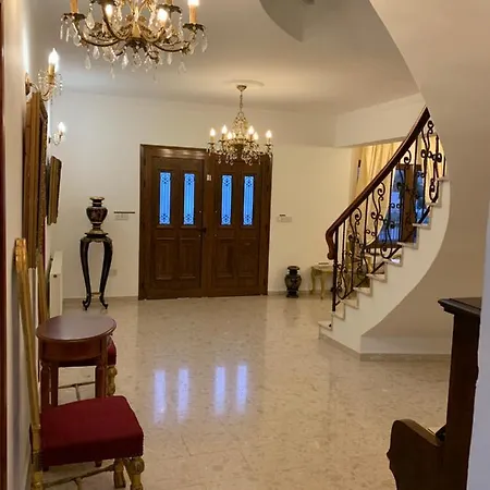 Nine Bedroom With Swimming Pool And Lift فيلة *